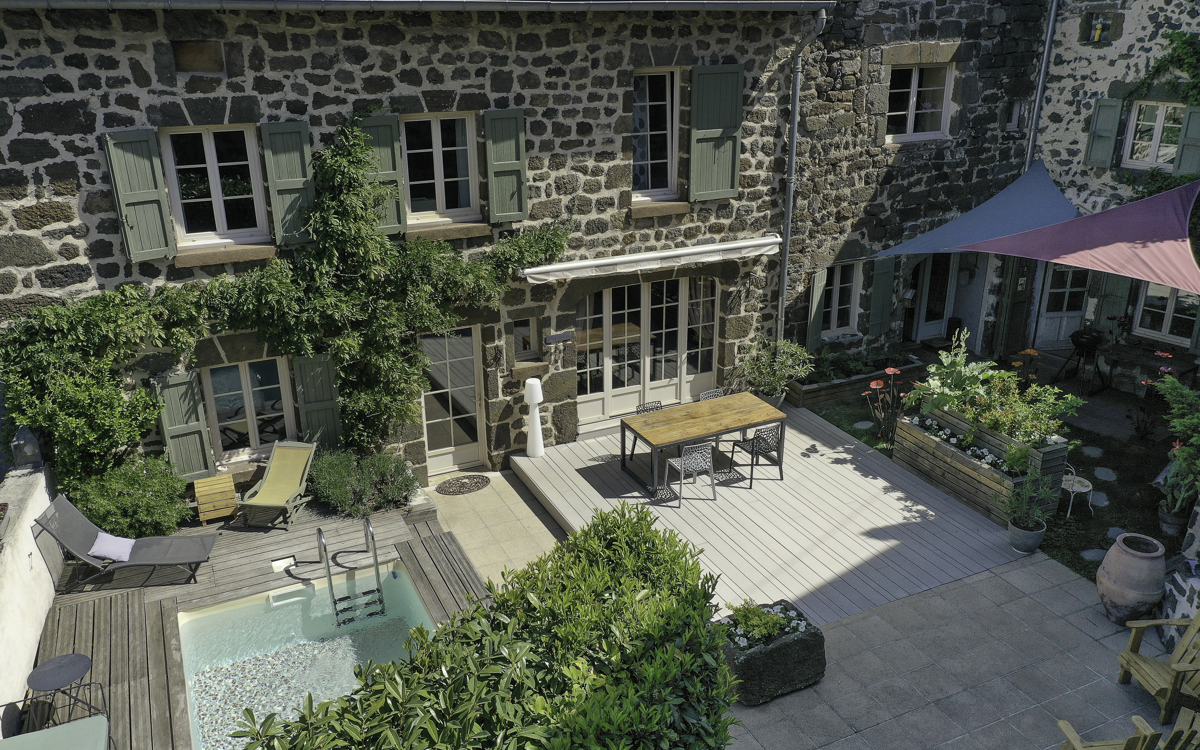 Fibres-ciment, bois, composite, carrelage... Quel est le meilleur choix pour votre terrasse ?